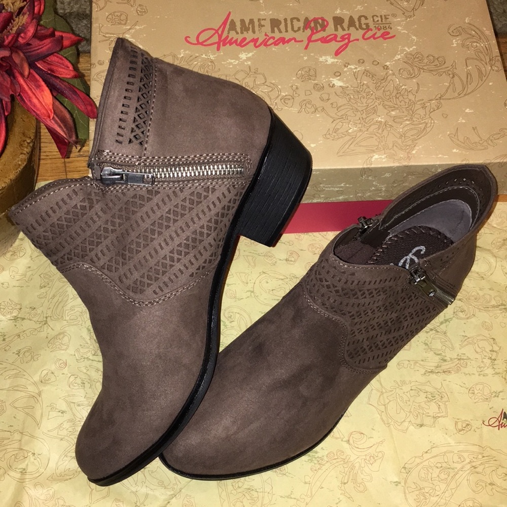 American Rag taupe brown booties size 9.5